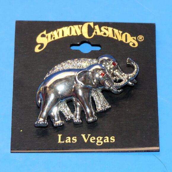 Vintage STATION CASINOS Las Vegas Elephant Brooch Pin Rhinestones Silver Tone - Picture 2 of 5